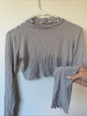 Double Zero Black and White Cropped Striped Long Sleeve Top Size Small